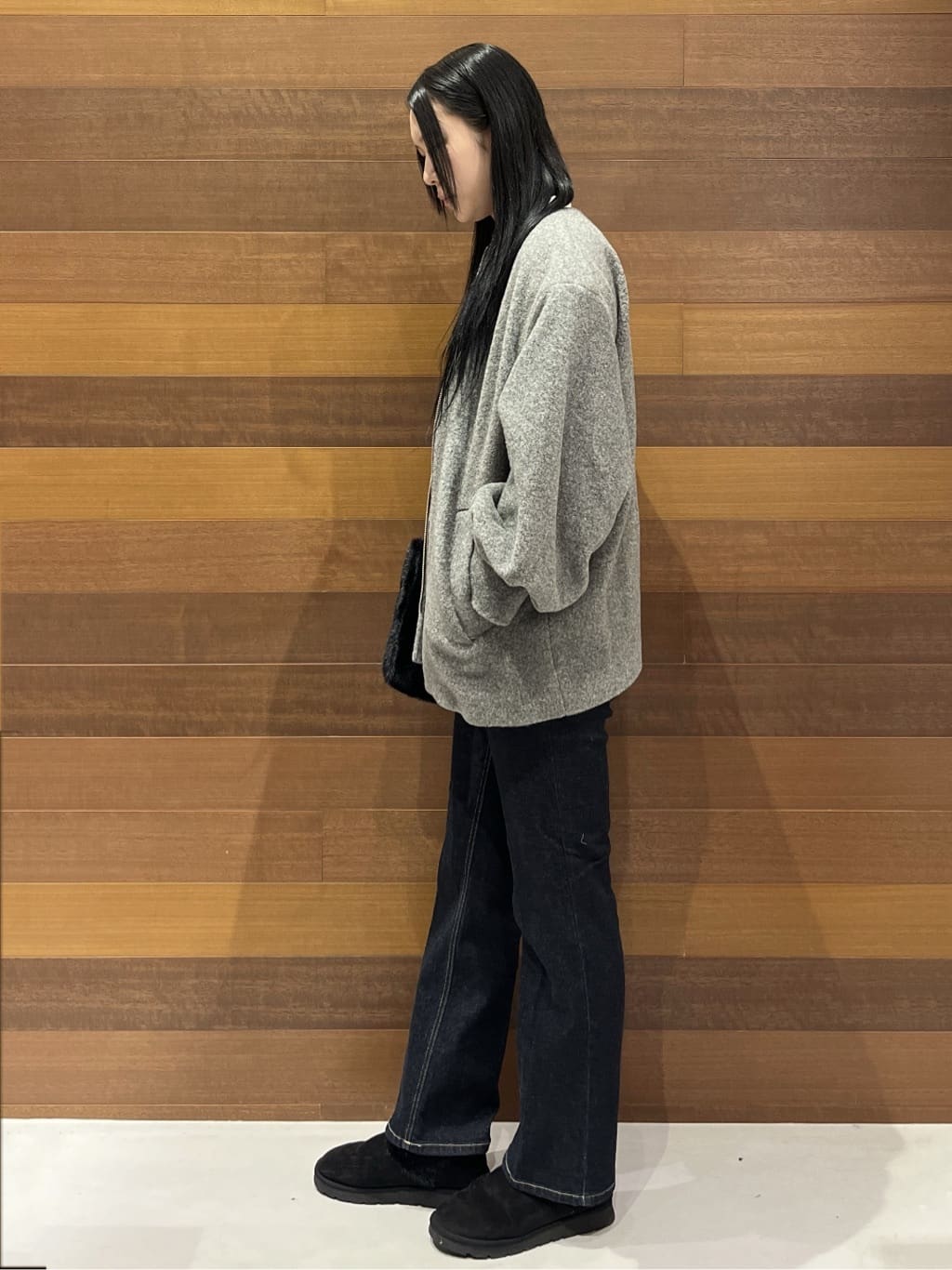 さやさんの「OPAQUE.CLIP｜スパンコールフェザーVネックニット【洗濯機OK】」を使ったコーディネート