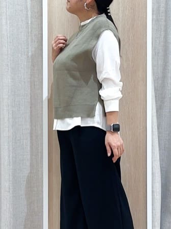 naoさんの「grove｜ニットベスト&times;シャツセット」を使ったコーディネート