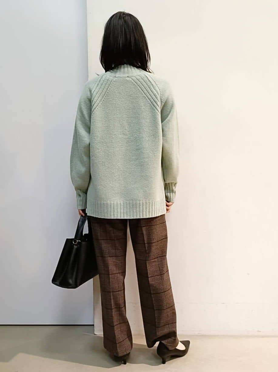 あんさんの「THE SHOP TK｜ふんわり柔らかきれい色 ウール混ハイネックニット」を使ったコーディネート