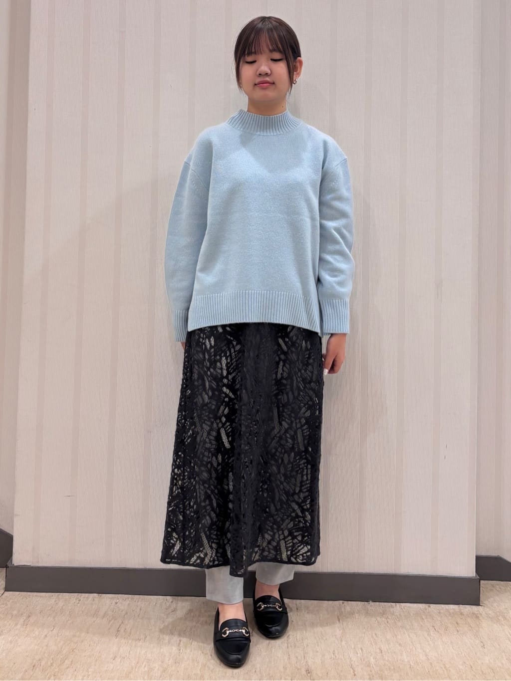 ちひさんの「INDIVI｜【冬ニット人気NO．1！／カシミヤ混】ミドルゲージハイネックニット」を使ったコーディネート