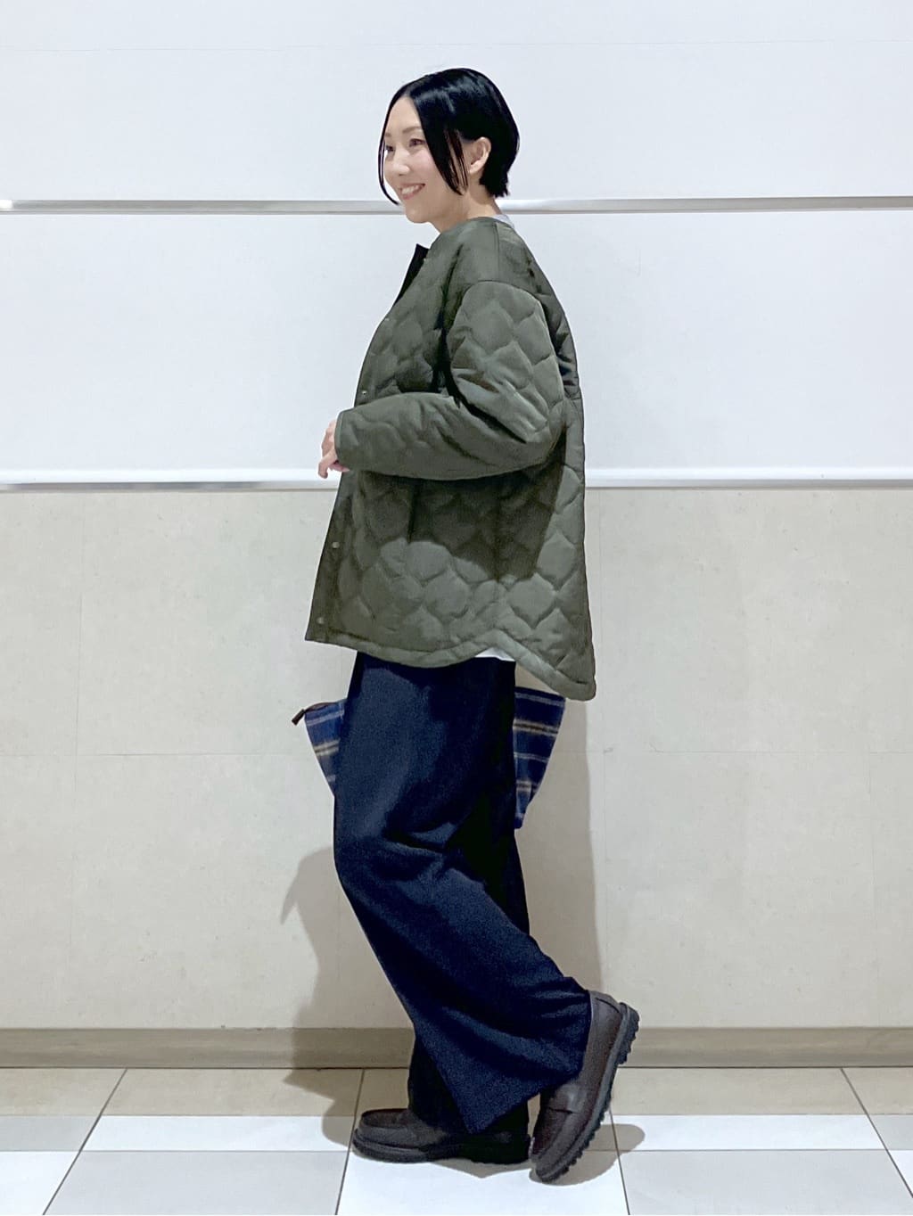 eriko さんの「Dessin｜【洗える】マットドレープニーハイフレアパンツ」を使ったコーディネート
