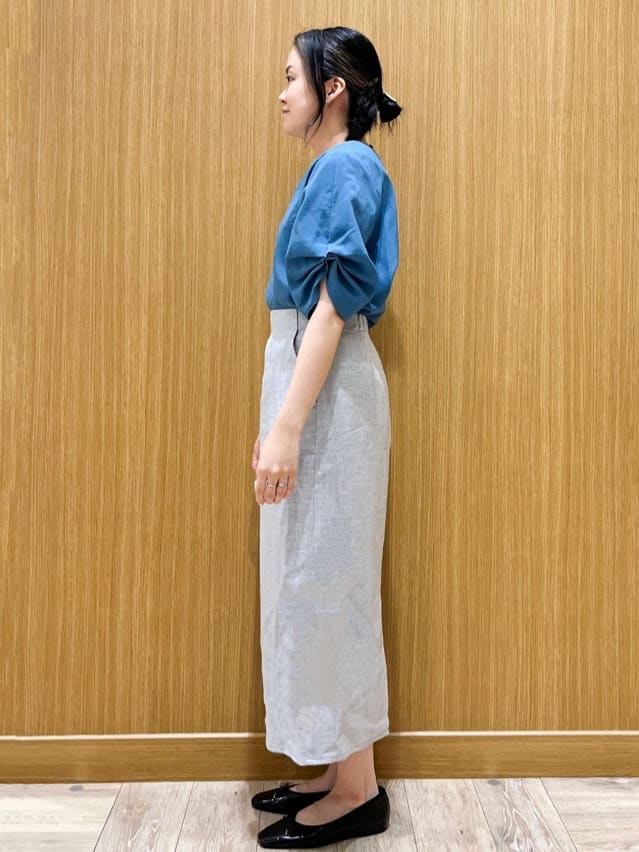 aさんの「OPAQUE.CLIP｜リネンライクキーネックタックスリーブブラウス【洗濯機洗い可／吸水速乾／接触冷感】」を使ったコーディネート