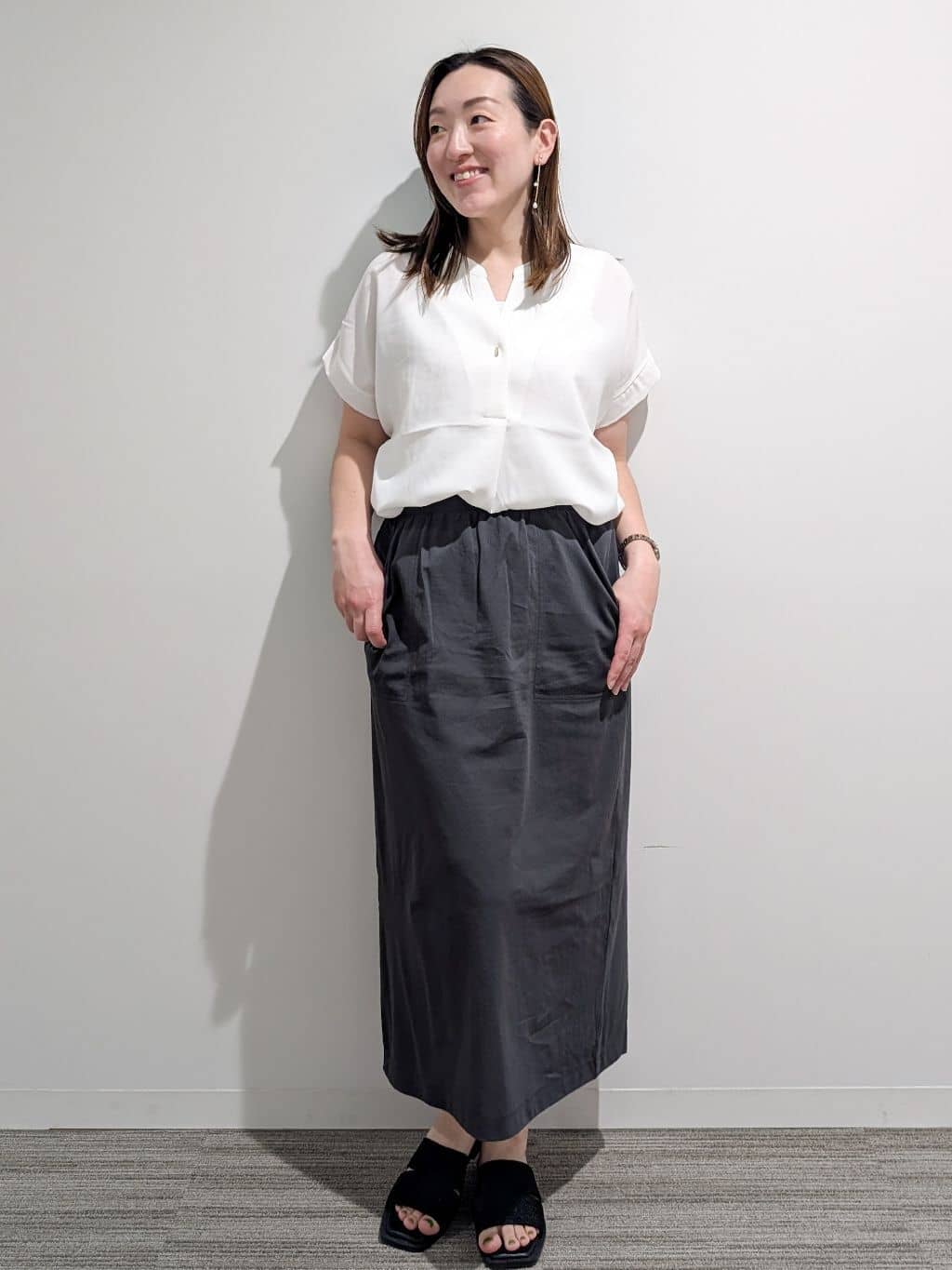 mika さんの「OPAQUE.CLIP｜《7色展開／SS-LLサイズ》ストレッチスキッパーブラウス／セットアップ対応【洗濯機洗い可／防シワ】」を使ったコーディネート