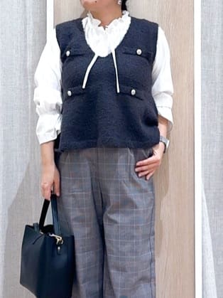 naoさんの「grove｜【2点SET/体型カバー】一枚で決まる、ペプラムベスト&times;ニットワンピース」を使ったコーディネート