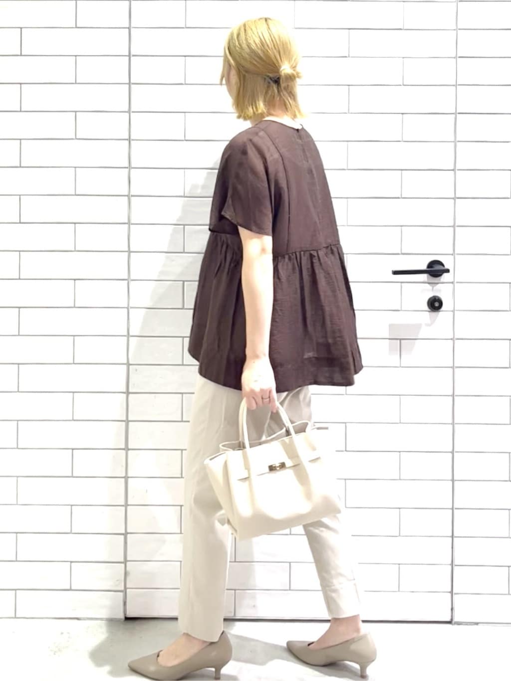 しおりさんの「OPAQUE.CLIP｜麻混シアーペプラムブラウス【洗濯機洗い可】」を使ったコーディネート