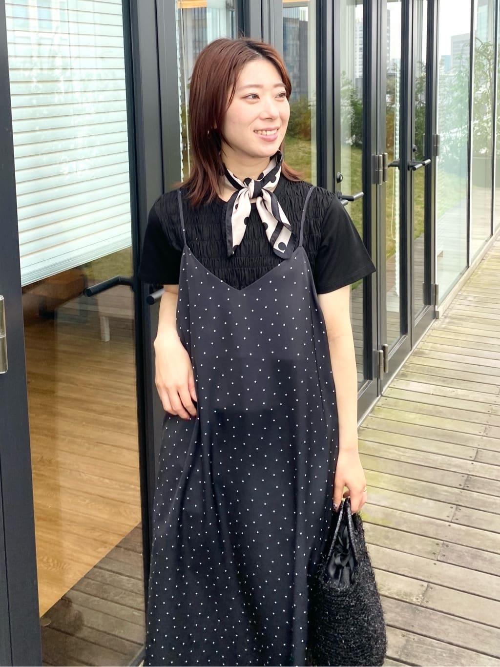 RINAさんの「OPAQUE.CLIP｜ランダムドット サテンキャミワンピース【洗濯機洗い可】」を使ったコーディネート