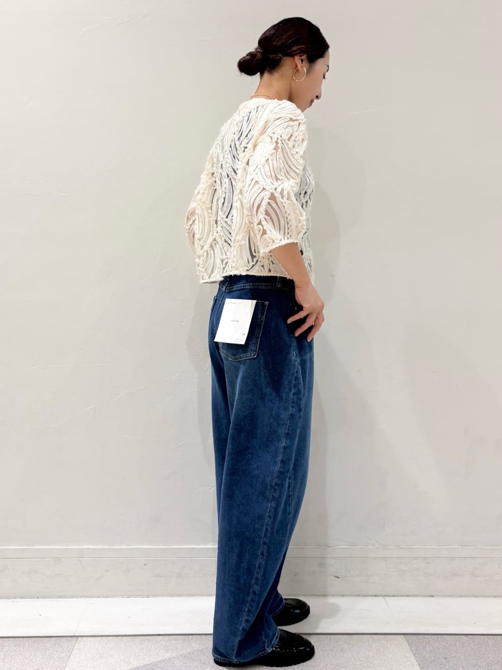 ちえさんの「OPAQUE.CLIP｜シアー刺繍レース前開きブラウス【洗濯機洗い可】」を使ったコーディネート