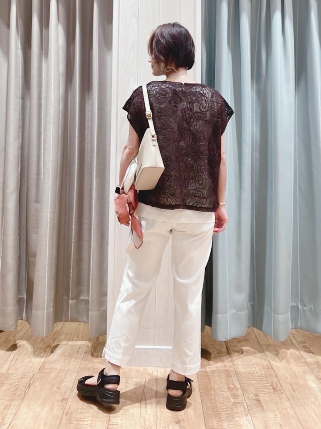 aaamiさんの「SHOO･LA･RUE｜【2点セット】刺繍レーストップス」を使ったコーディネート
