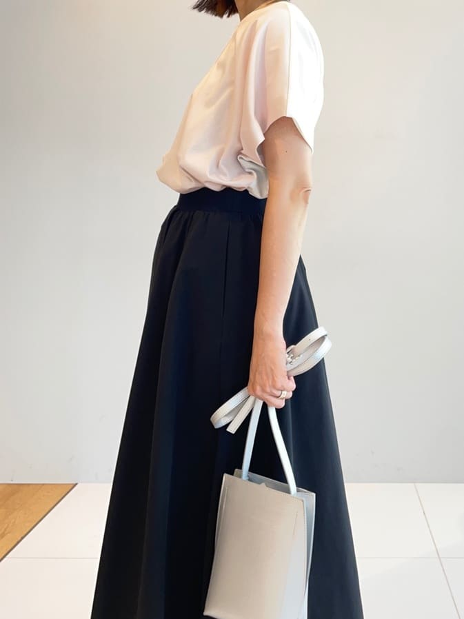 murayamaさんの「INDIVI｜【洗える／汗ジミ防止】バイカラー＆アシメヘム Tシャツ」を使ったコーディネート