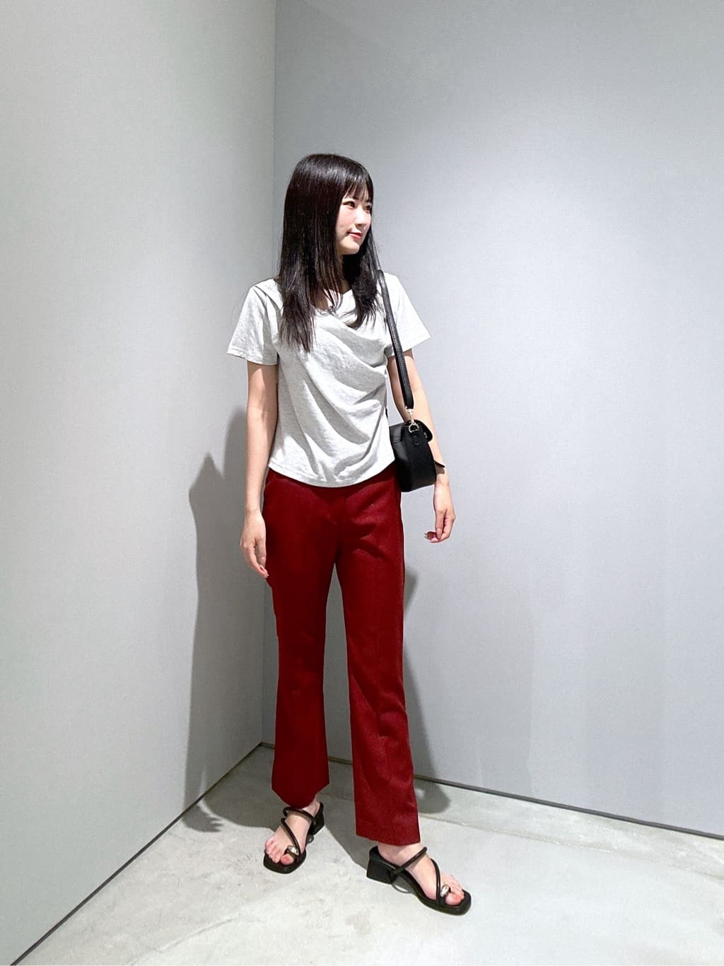 Renoさんの「INDIVI｜クロップドスリットパンツ」を使ったコーディネート