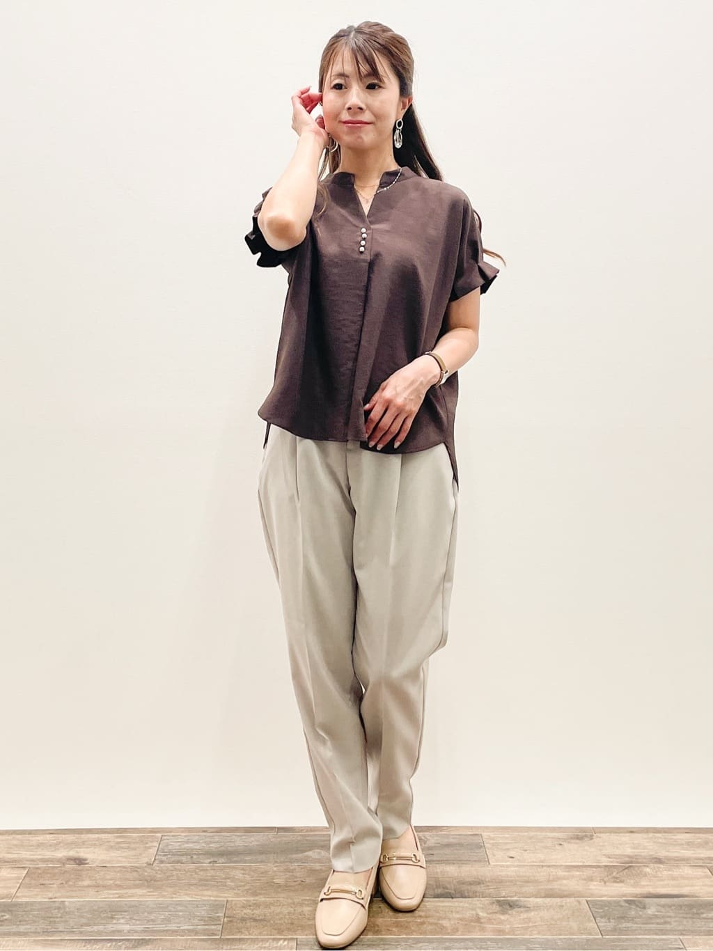 Asukaさんの「OPAQUE.CLIP｜《7色展開／XS-LLサイズ》タックスリーブスキッパーブラウス【洗濯機洗い可／吸水速乾／抗ピル／防シ」を使ったコーディネート