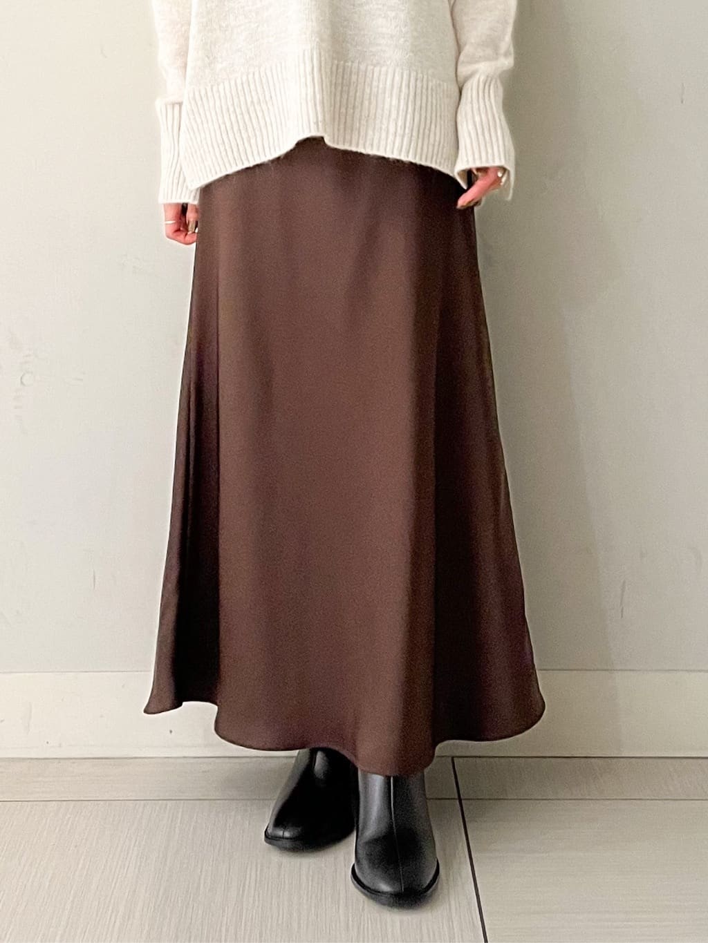 じゅんさんの「DRESSTERIOR｜アルパカブレンドVネックニット」を使ったコーディネート