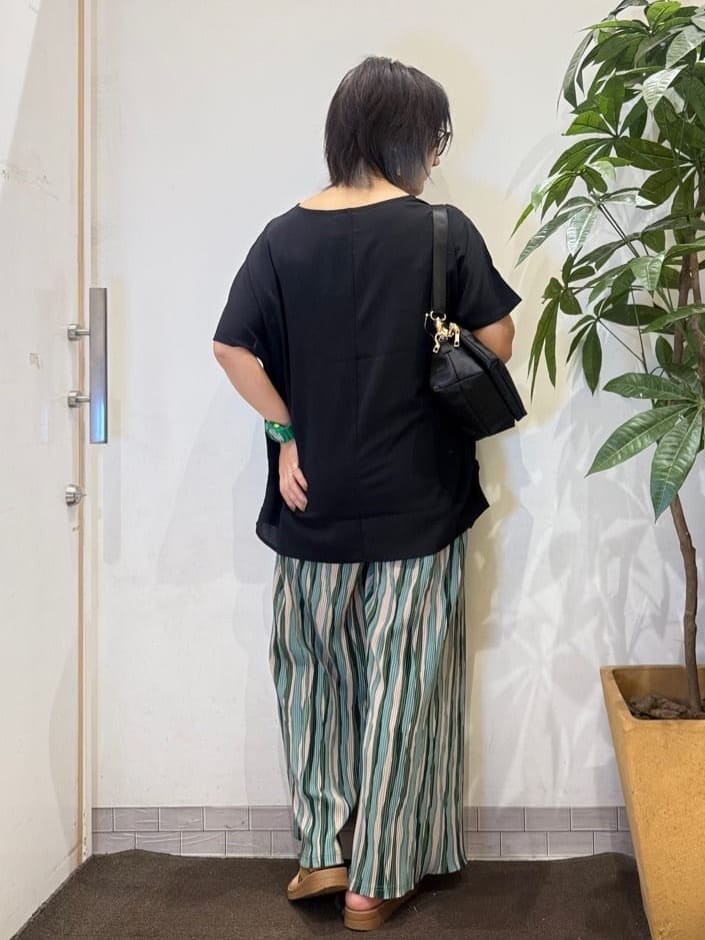 misakiさんの「SHOO･LA･RUE｜【S-LL/ひんやり/洗濯後しわになりにくい】インせず決まる はしごレースドルマンブラウス」を使ったコーディネート