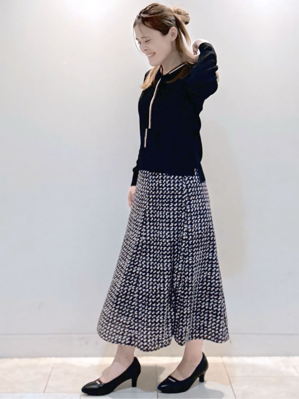 S&auml;K&iuml;さんの「Reflect｜【ニットスタイルが華やかに◎】チドリ風プリントフレアスカート」を使ったコーディネート