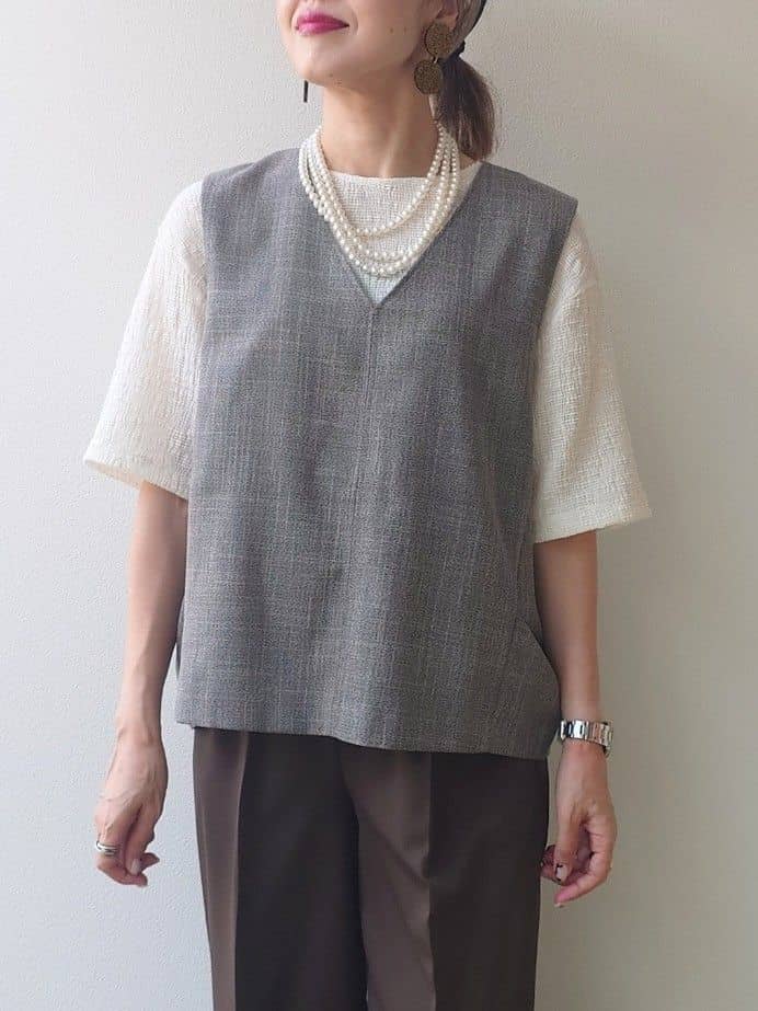 MUTSUKOさんの「UNTITLED｜【セットアップ可/洗える】梳毛調合繊Vネックベスト」を使ったコーディネート