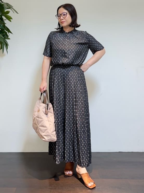 Asamiさんの「UNTITLED｜【セットアップ可/リラクシー/通勤】スクエアジオメ柄ブラウス」を使ったコーディネート