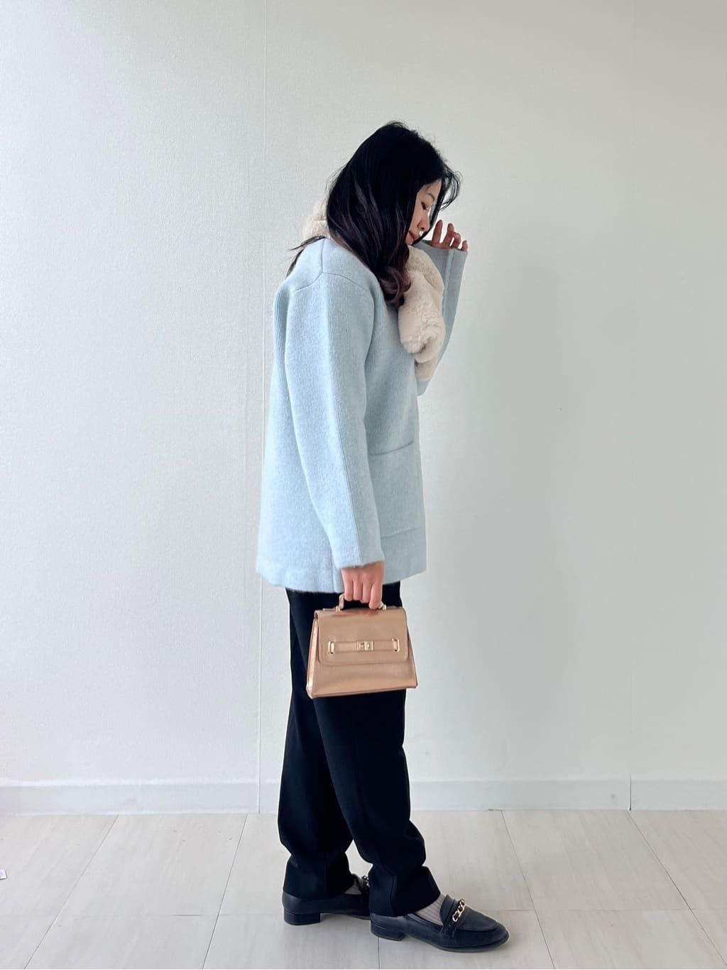 Mori Moriさんの「index｜ウォームタッチ イージーテーパードパンツ【洗濯機洗OK／ストレッチ】」を使ったコーディネート