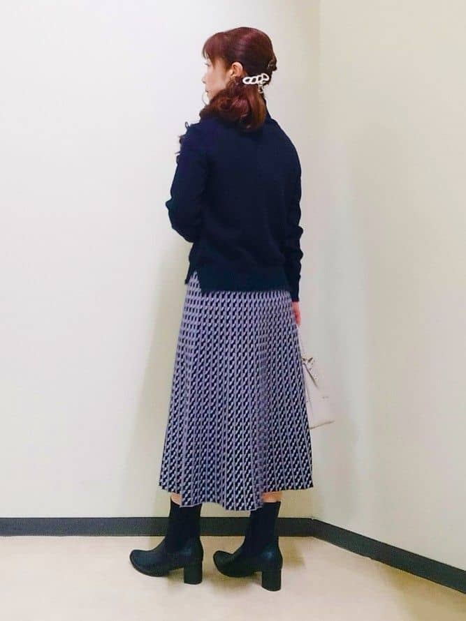 花さんの「Reflect｜【ほんのりラメ感◎】ふわふわフェザーヤーンハイネックニット」を使ったコーディネート