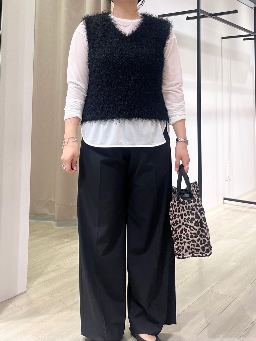 hasuさんの「INDIVI｜フェザーモールニットベスト」を使ったコーディネート