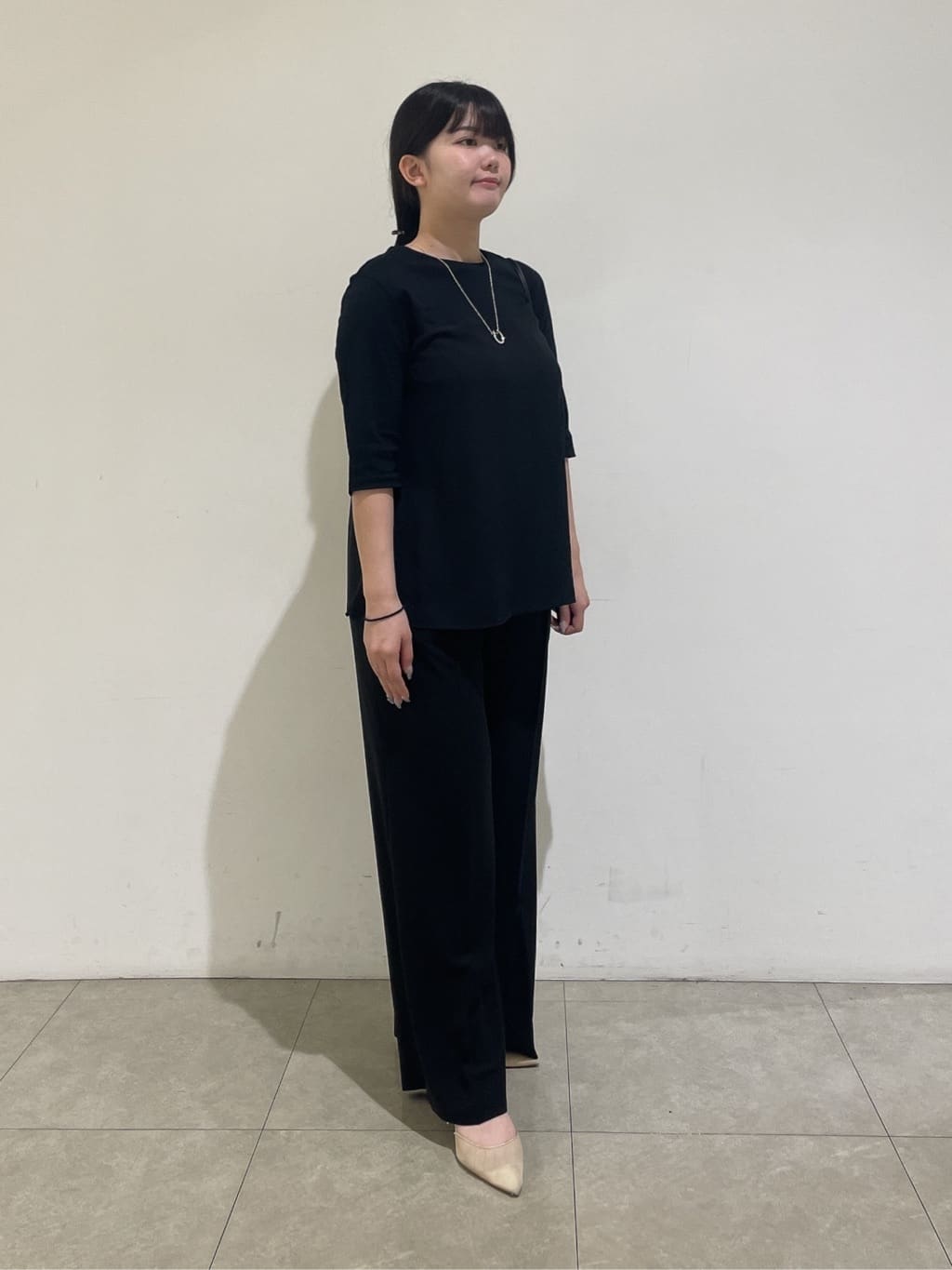 emikaさんの「INDIVI｜【セットアップ可能】ビスチェレイヤード風トップス」を使ったコーディネート