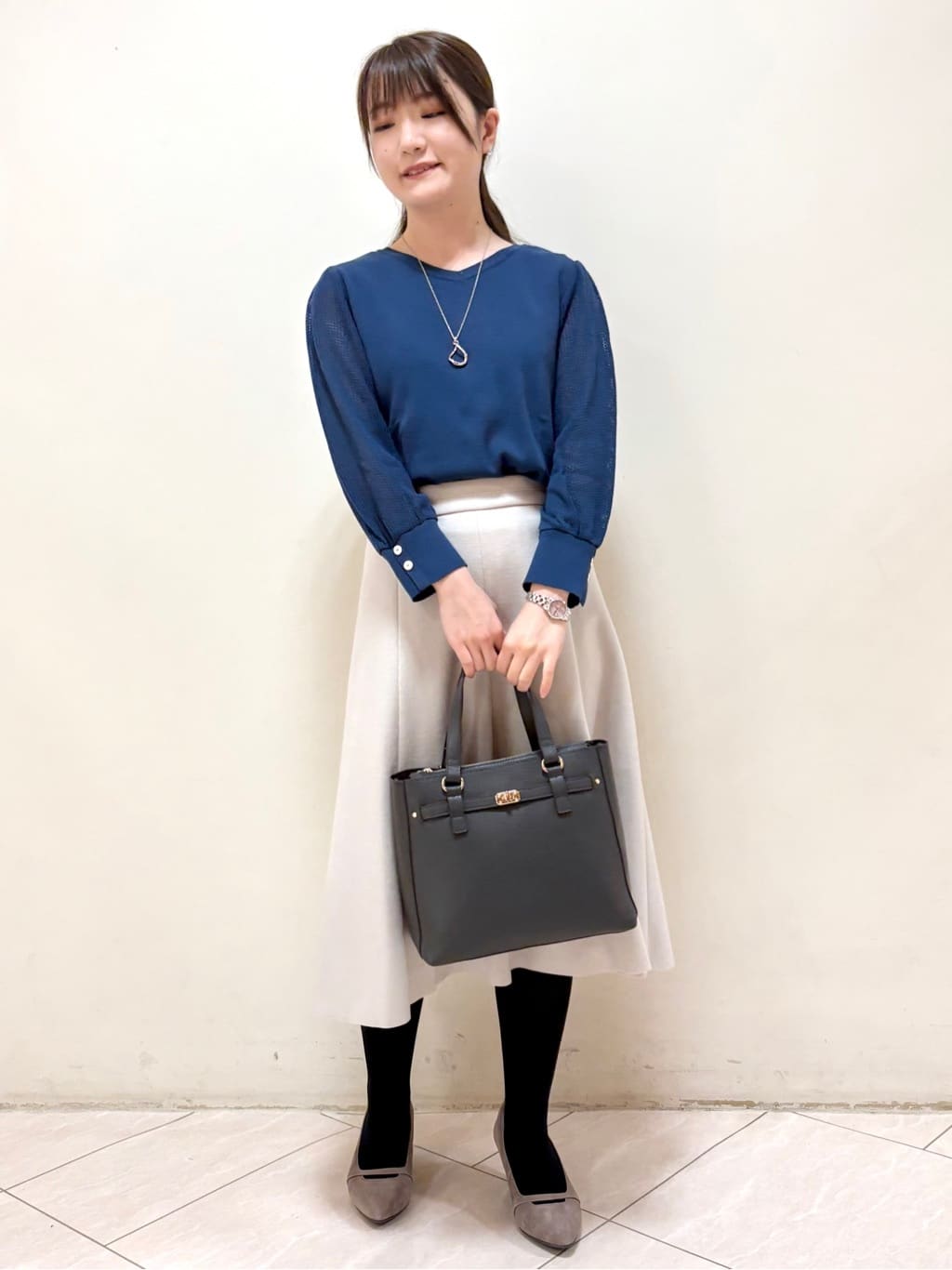 mikiさんの「Reflect｜【秋映え◎】Vネック&times;メッシュスリーブニット」を使ったコーディネート