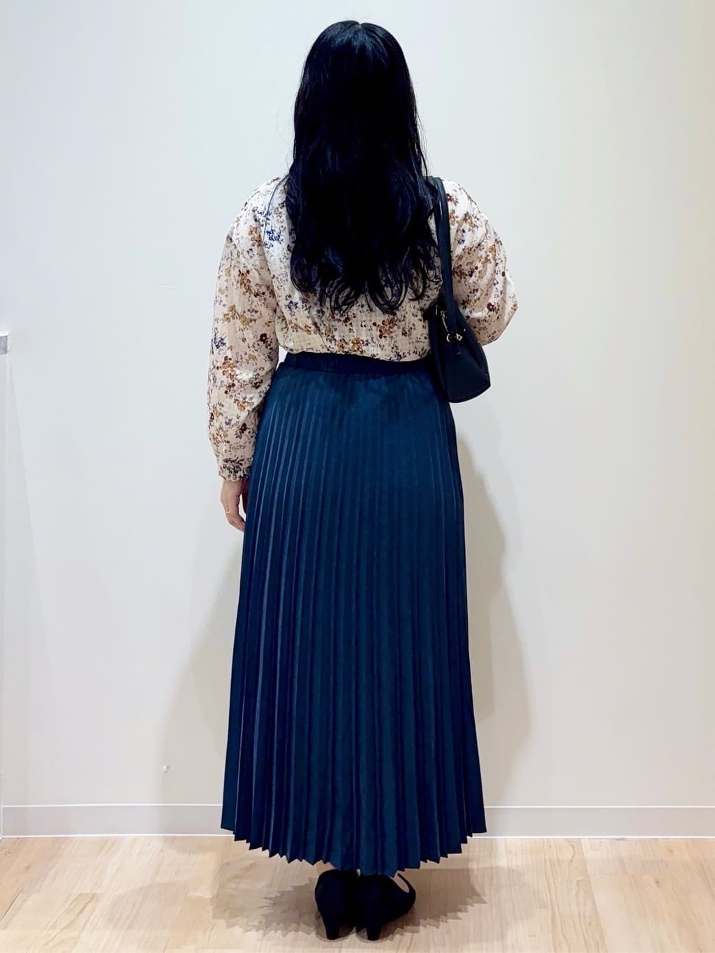 minamiさんの「grove｜カスリフラワープリントブラウス」を使ったコーディネート