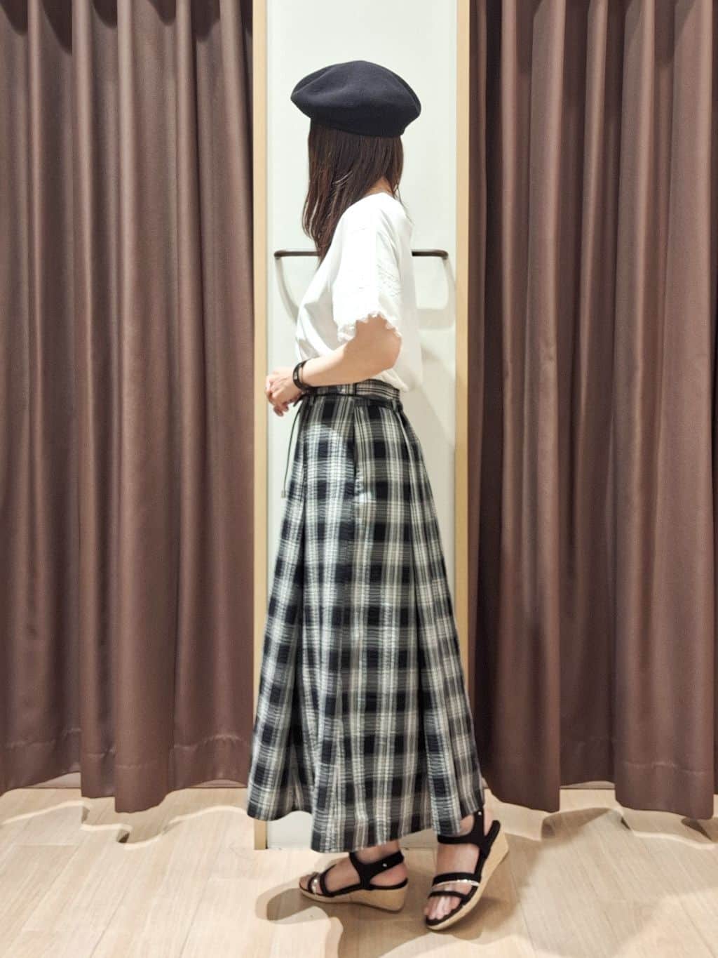 ウタさんの「grove｜【洗える/二の腕カバー】上品なレースで叶える、きちんと見えの夏Tシャツ」を使ったコーディネート