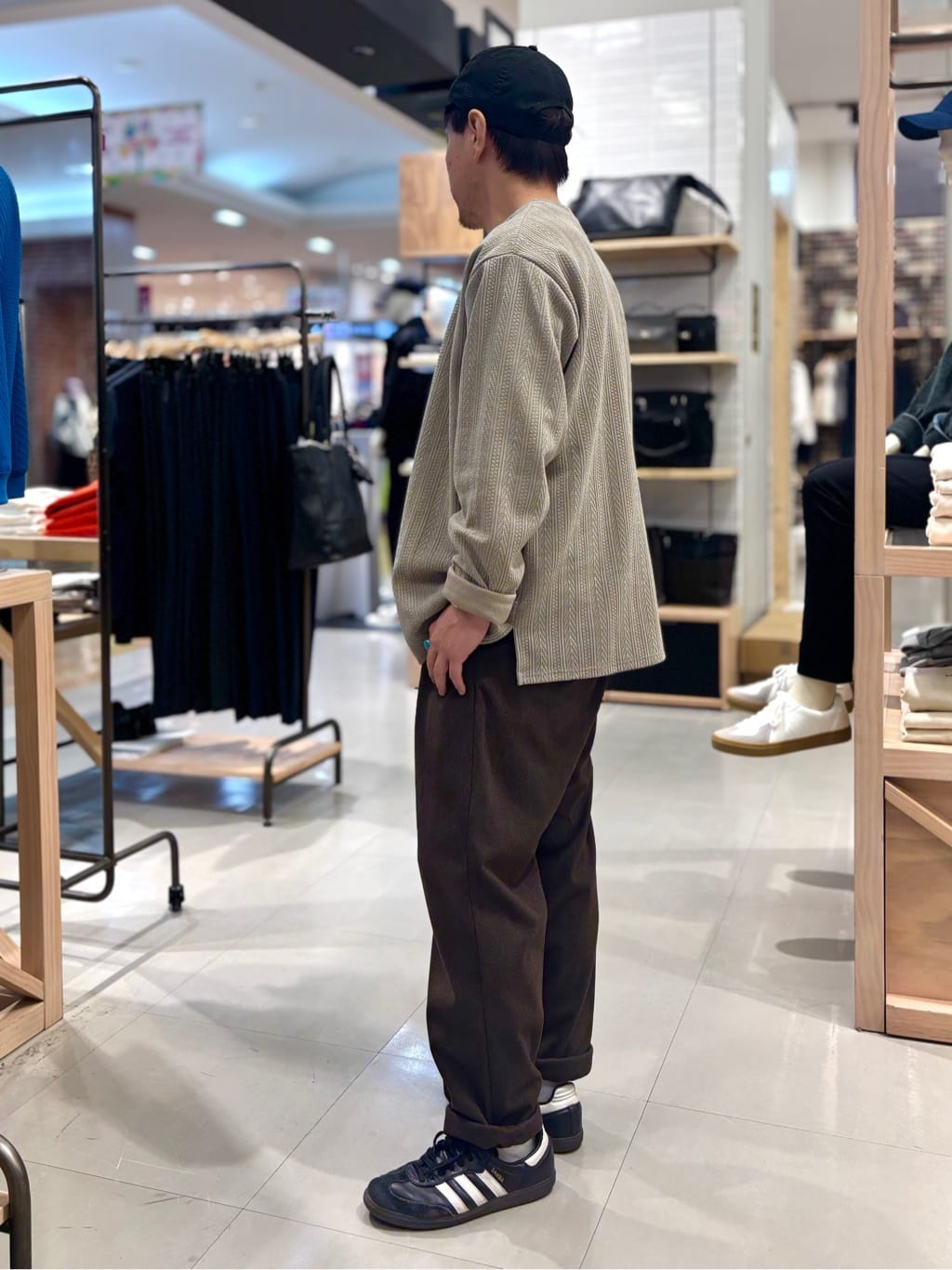 タニさんの「THE SHOP TK｜【セットでお買い得！】モールニットカーディガン＋長袖Tシャツ　洗濯機OK/吸水速乾・毛玉になりにくい」を使ったコーディネート