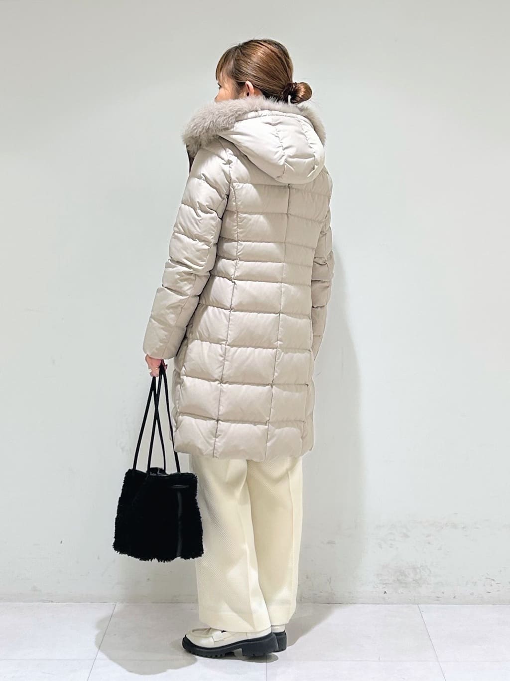 tsuyuさんの「INDIVI｜【名品／撥水／抗菌防臭】ロング丈リサイクルダウンコート」を使ったコーディネート