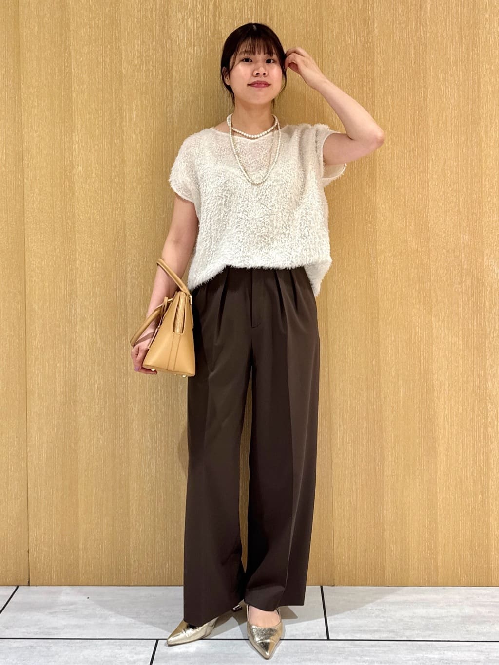 nanaさんの「UNTITLED｜【セットアップ可/洗える】フェザーフレンチスリーブブラウス」を使ったコーディネート