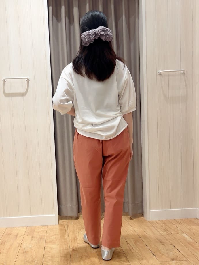 moneさんの「SHOO･LA･RUE｜【洗える/S-LL/美脚シルエット】ハイパーストレッチ テーパードパンツ」を使ったコーディネート