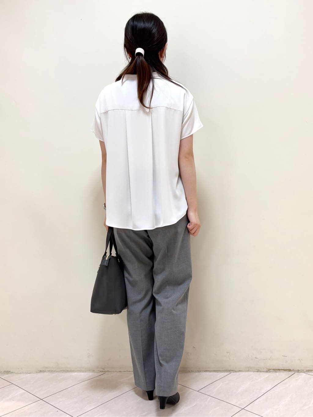 mikiさんの「Reflect｜【インナーに◎／すっきり見え！長め丈】タックデティールブラウス」を使ったコーディネート