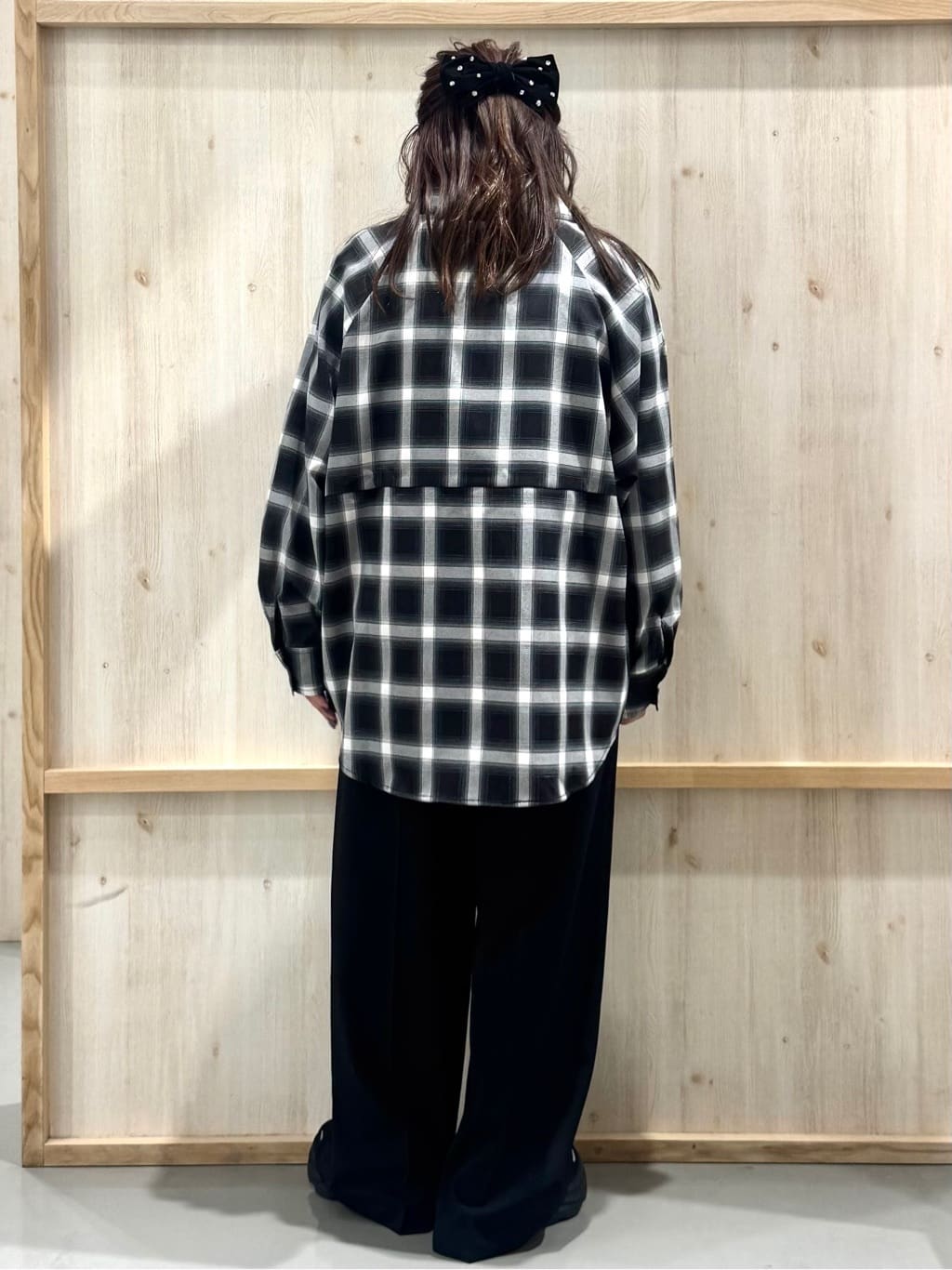 nanaさんの「THE SHOP TK｜【即戦力/軽羽織】チェックドルマンシャツ」を使ったコーディネート