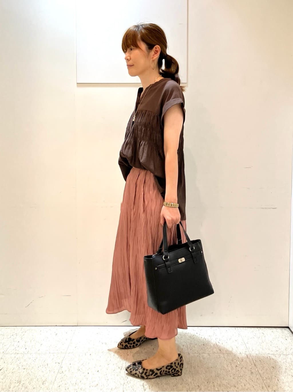 kozuさんの「Reflect｜【二の腕さりげなくカバー】シャーリングブラウス」を使ったコーディネート