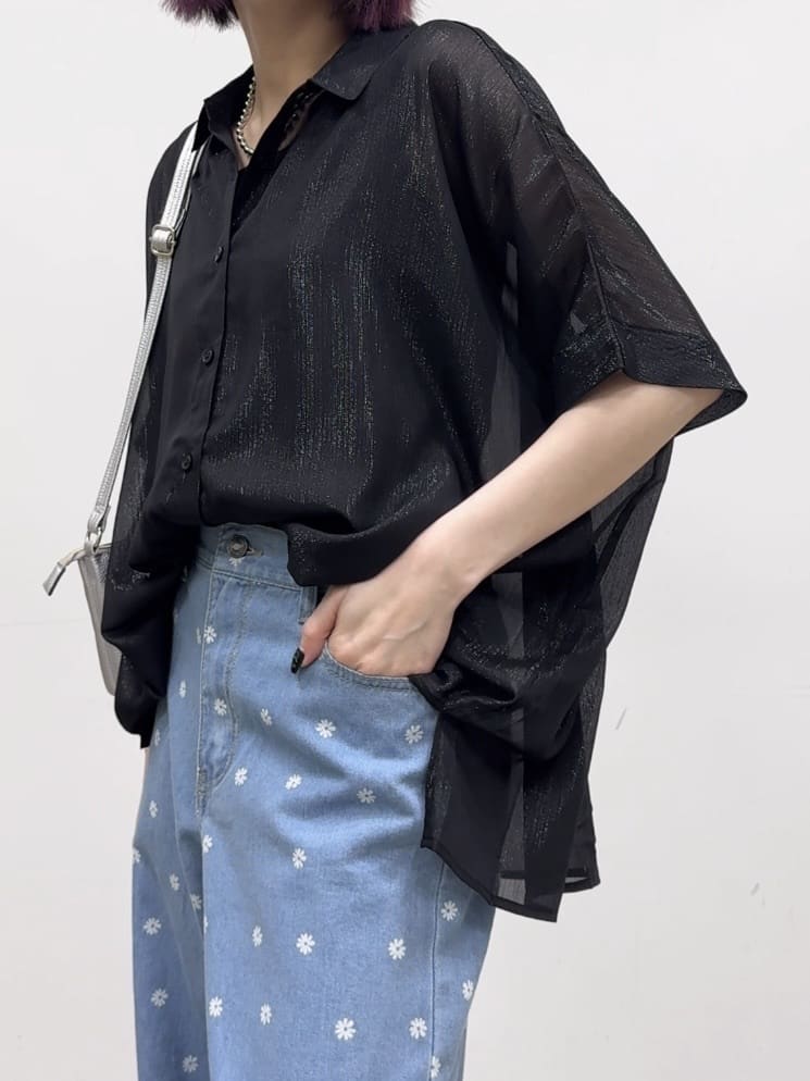 𝐜𝐡𝐢𝐤𝐚さんの「SHOO･LA･RUE｜大人のシアー感 ラメが華やかな楊柳ポンチョシャツ」を使ったコーディネート