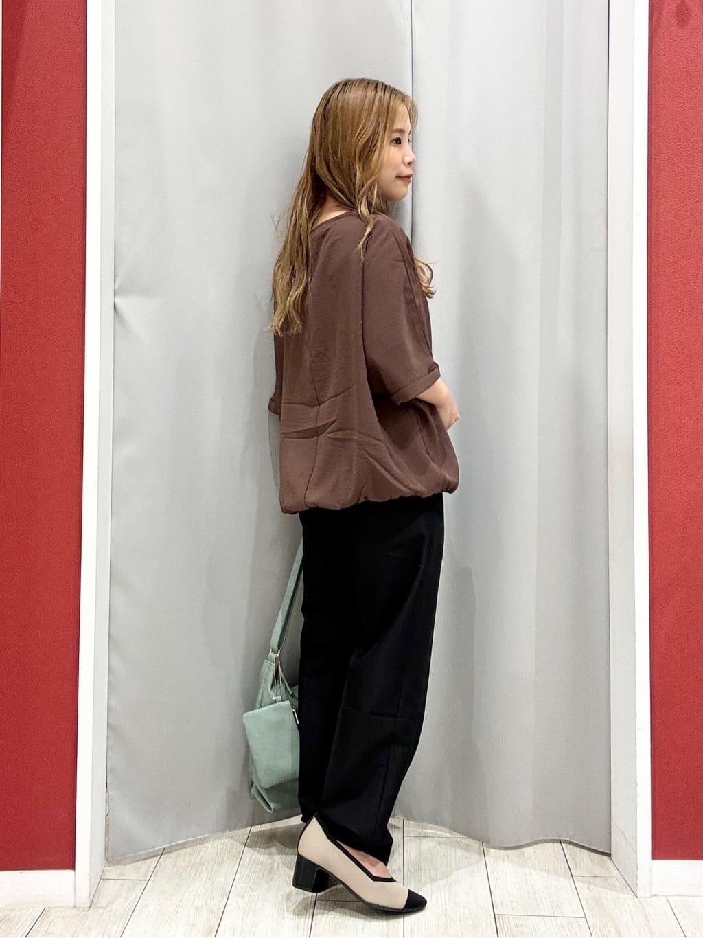 shioさんの「SHOO･LA･RUE｜【洗濯後しわになりにくい】さらっとタッチの 5分袖ドルマンブラウス」を使ったコーディネート