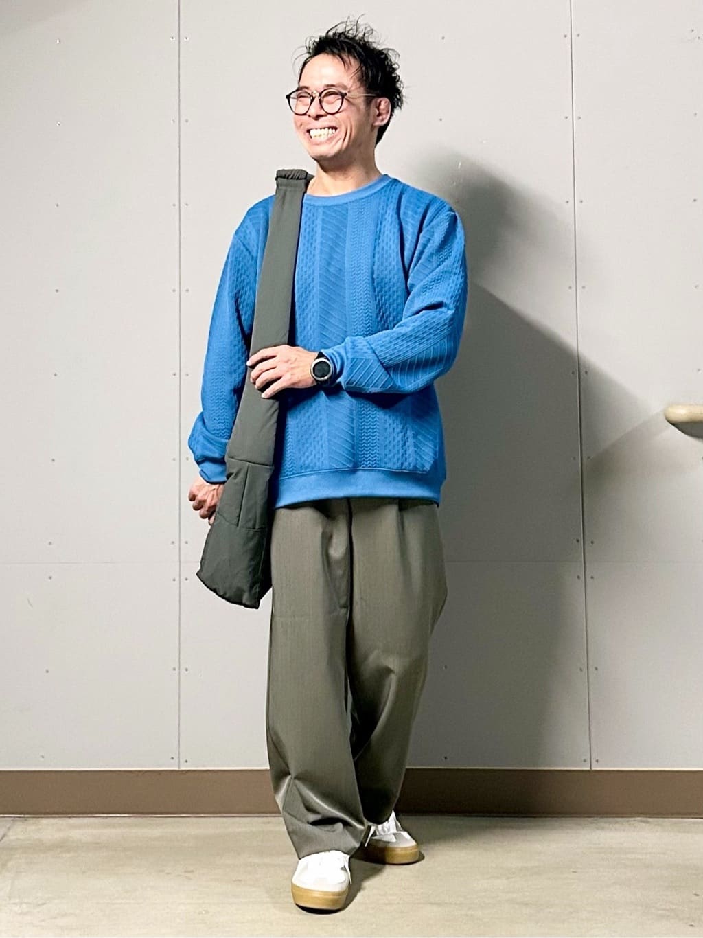 KENJI Iさんの「THE SHOP TK｜【無地に飽きた方へ】ふくれジャカードスウェット　洗濯機OK/6色展開/ユニセックスでおすすめ！」を使ったコーディネート