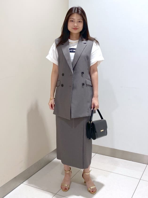 kanaさんの「UNTITLED｜【コットン100/ゆったり/ショート丈/洗える】ベロアロゴTシャツ」を使ったコーディネート