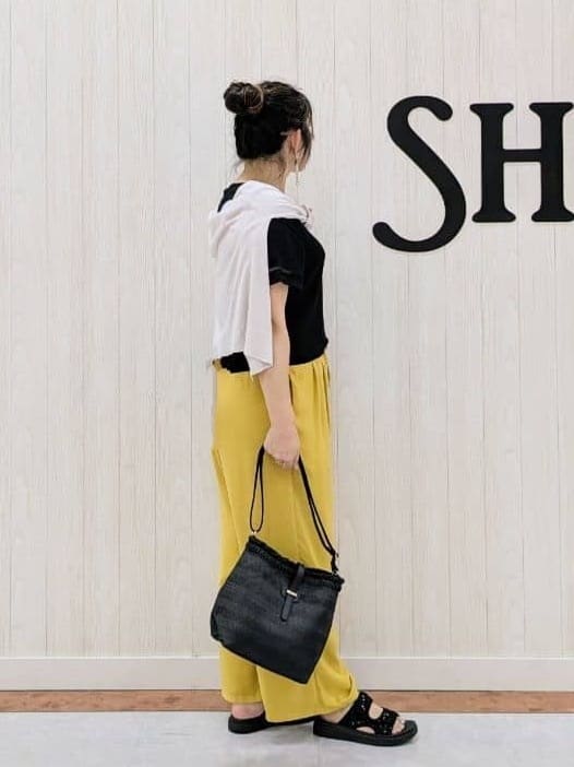 さくみぃさんの「SHOO･LA･RUE｜◆【S-LL/ひんやり】さらりと涼やか イージーワイドパンツ」を使ったコーディネート