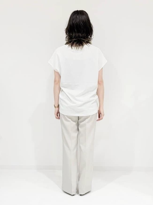 サオリさんの「UNTITLED｜【後ろウエストゴム】ツイルセミフレアパンツ」を使ったコーディネート