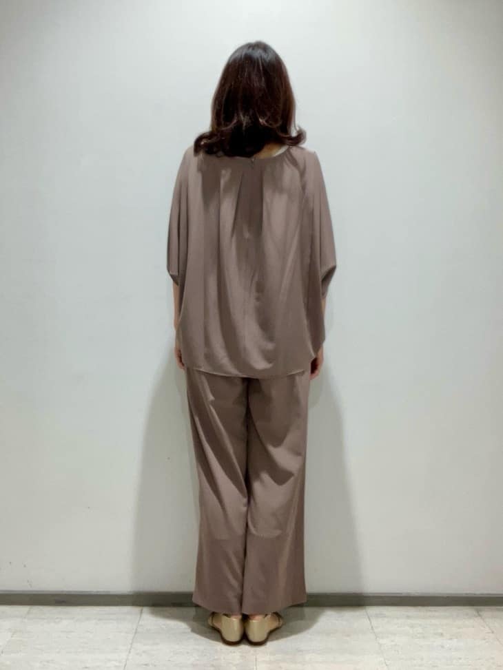 fujiさんの「INDIVI｜【UVケア／SETUP可能】エアリージョーゼット ワイドパンツ」を使ったコーディネート