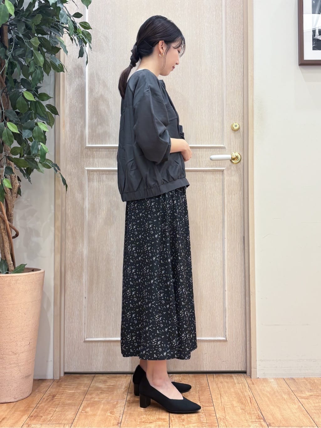 なみさんの「SHOO･LA･RUE｜【S-LL】寒暖差のある時期に 大人上品なシアーブルゾン」を使ったコーディネート