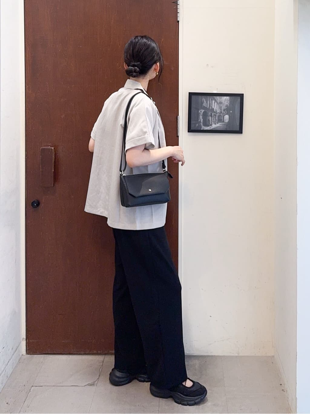 𝐇𝐢𝐫𝐨𝐦𝐢さんの「SHOO･LA･RUE｜【S-LL】さらりと着たい大人のための 麻調半袖ジャケット」を使ったコーディネート