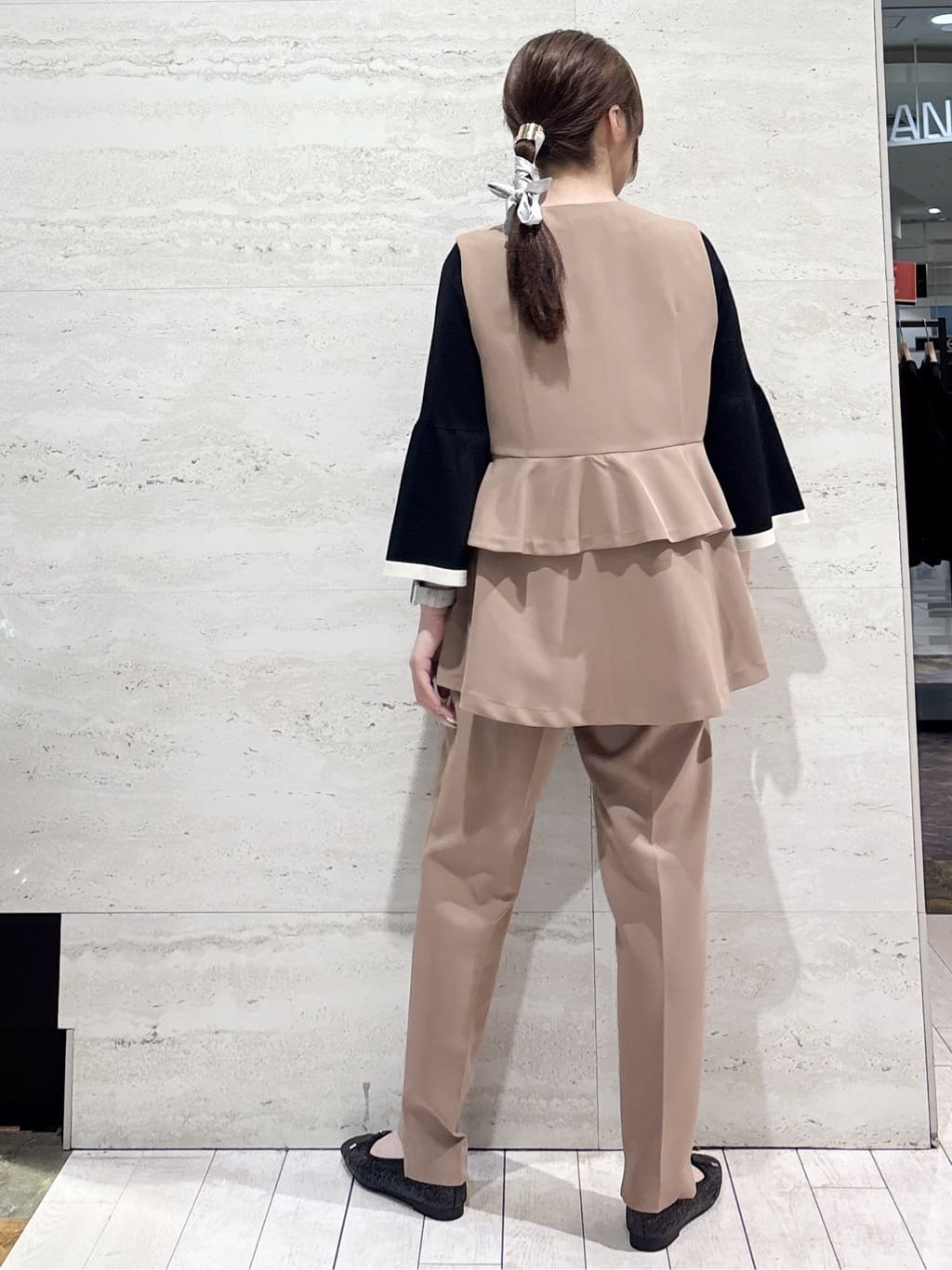 かほさんの「OPAQUE.CLIP｜ステップヘムテーパードパンツ／セットアップ対応可【洗濯機洗い可】」を使ったコーディネート
