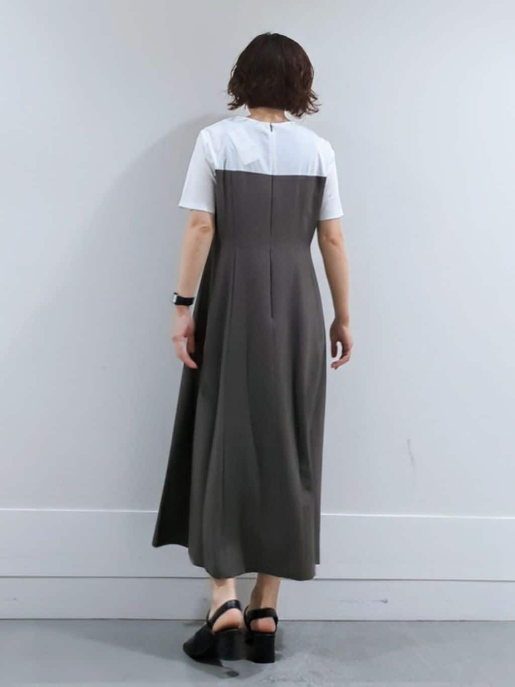 ミズタさんの「UNTITLED｜【きれいめカジュアル/セミフレア】異素材ドッキングワンピース」を使ったコーディネート