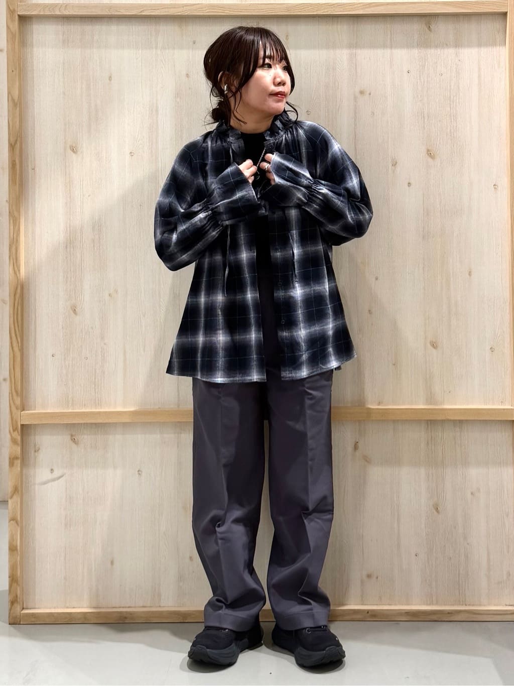 nanaさんの「THE SHOP TK｜起毛オンブレフリルブラウス」を使ったコーディネート