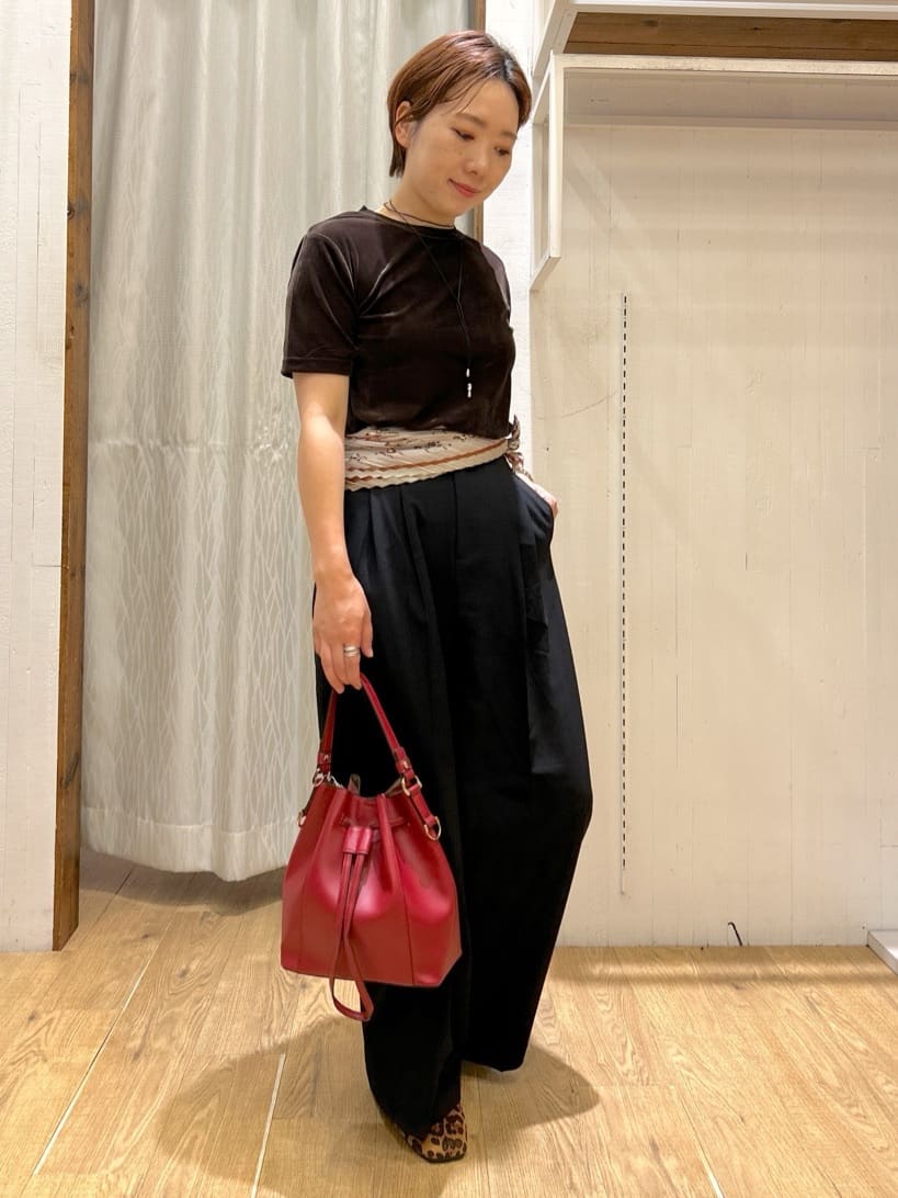 ga_riさんの「THE SHOP TK｜シアーベロアカットソー【洗える】」を使ったコーディネート