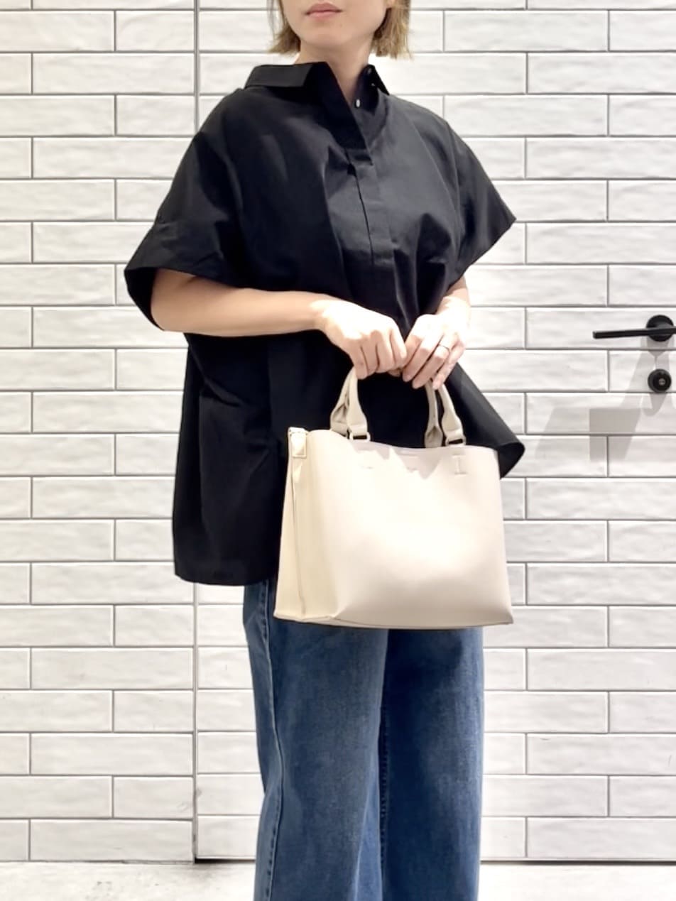 しおりさんの「OPAQUE.CLIP｜《andGIRL掲載》リラクシーシャツ【洗濯機洗い可】」を使ったコーディネート