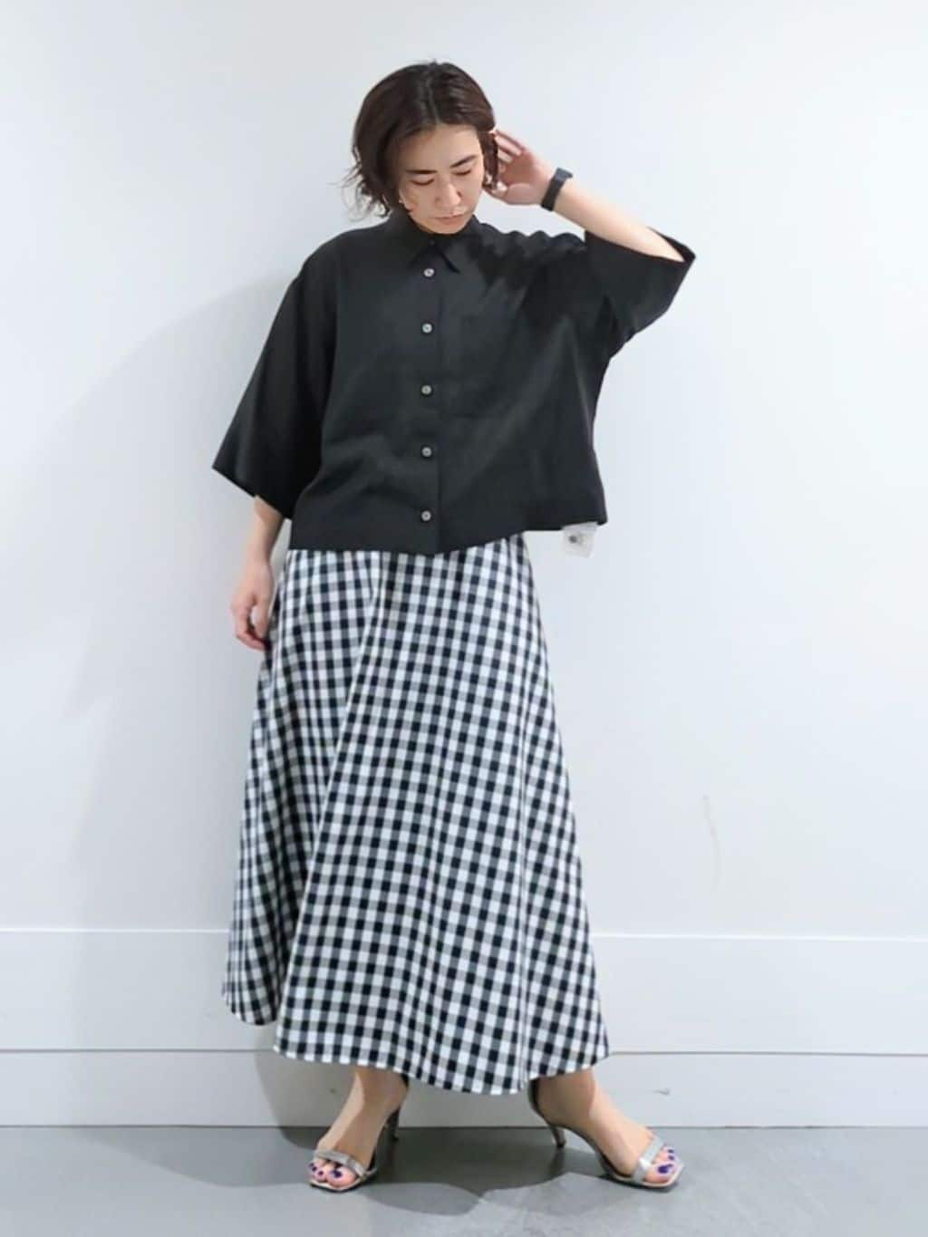 ミズタさんの「UNTITLED｜【前開き/洗える】ショート丈シアーシャツ」を使ったコーディネート