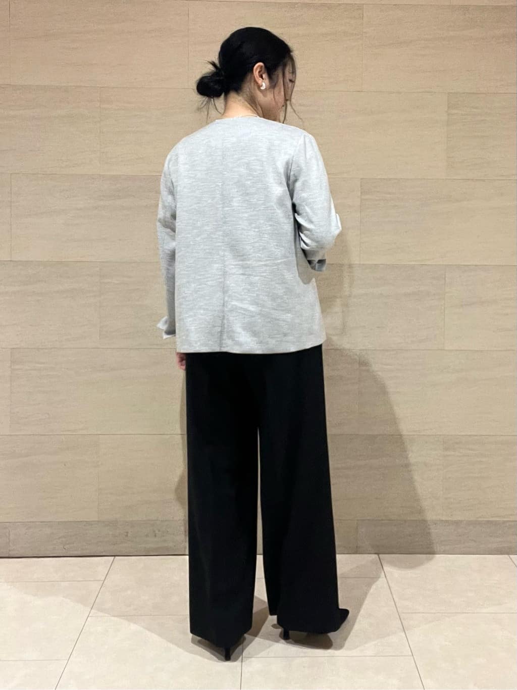 TOMOMIさんの「INDIVI｜【洗える／UVケア／SETUP可能】ウール調ワイドパンツ」を使ったコーディネート